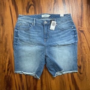 NEW WITH TAGS  Torrid Jean shorts